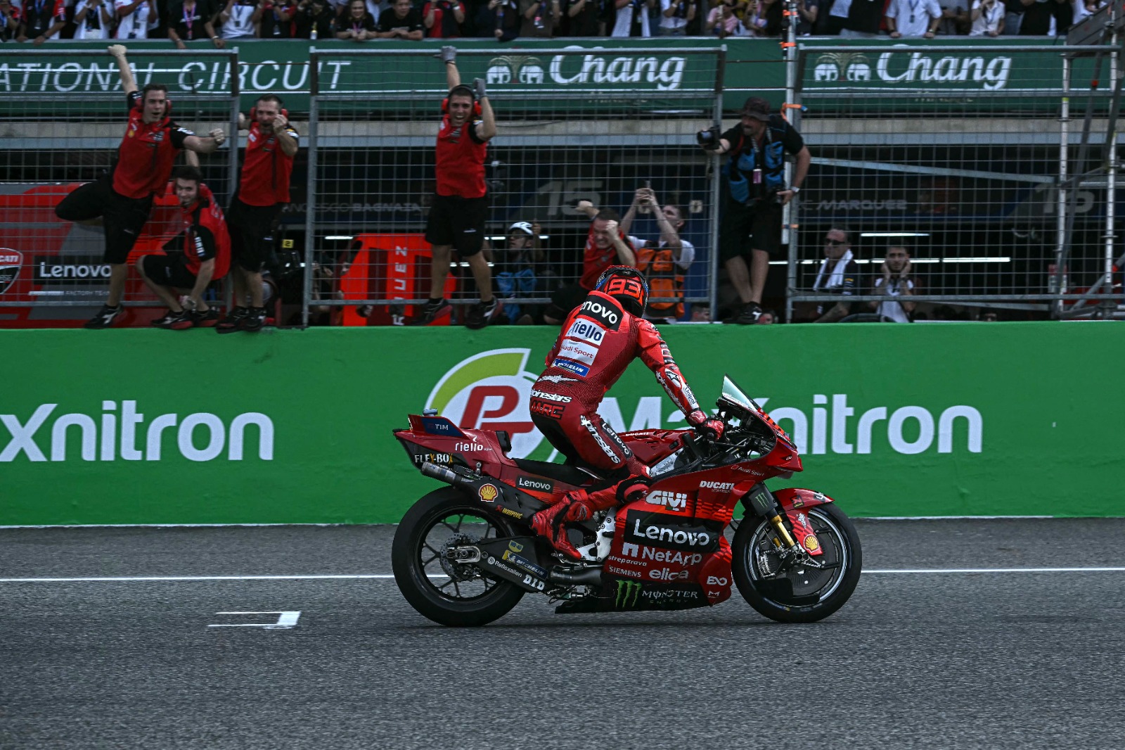 Marc Márquez gana primer GP de la temporada de MotoGP en Tailandia