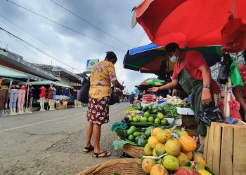 Vendedores de Ahuachapán denuncian «ilegalidad» en cobro de impuestos municipales
