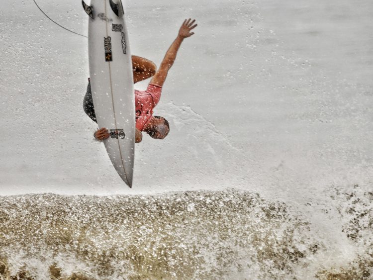 Las buenas noticias para el surf nacional  siguen llegando, esta vez es la ISA que le dará un aporte económico. Foto Diario El Salvador.