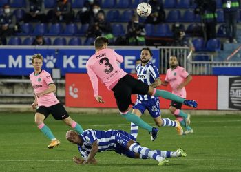 Barcelona empata ante Alavés y se distancia de Real Madrid y Atlético