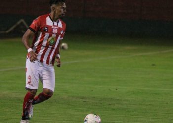 Denis Pineda abrió cuenta de goleo en Ecuador