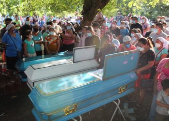 Realizan actos fúnebres de fallecidos en deslave en Nejapa
