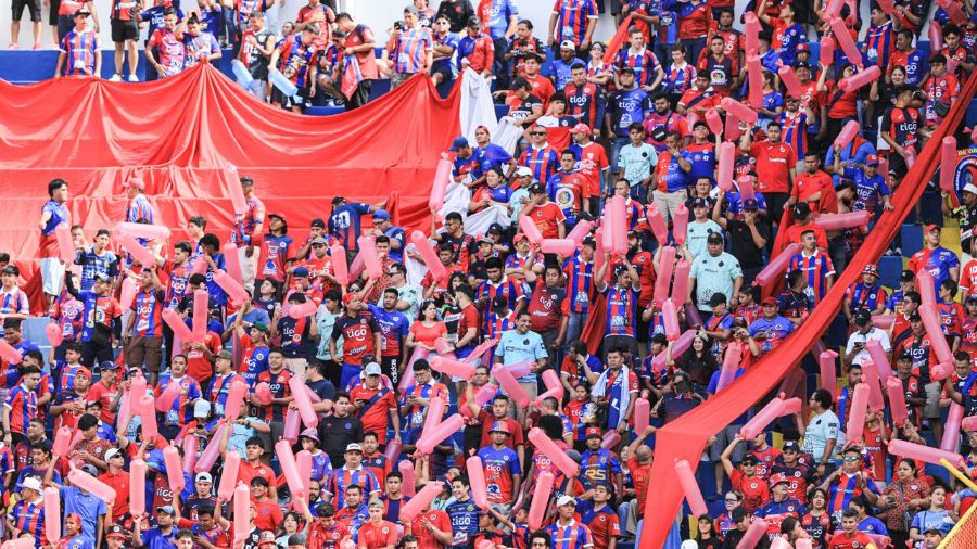Los aficionados tigrillos protestaron por la sanción impuesta por la Fesfut