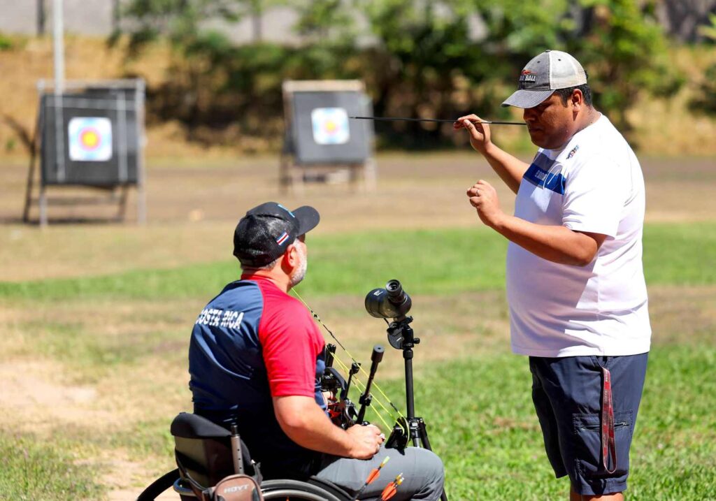 Roberto Hernández está en Juegos Paralímpicos de París como entrenador de paratletas costarricenses
