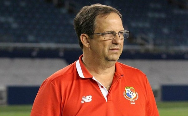 Fuentes cercanas han mencionado, a la espera de la orden oficial de FIFA, que el panameño Rolando González presidirá a la Federación salvadoreña de Fútbol