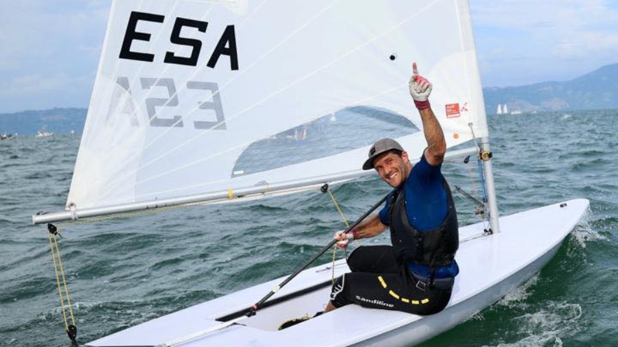 El atleta nacional hizo oficial que no continuará en la elite de la vela, para dedicarse a «otras prioridades». Analiza practicar otro deporte