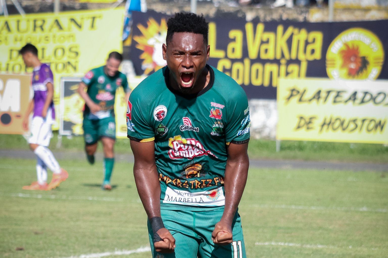 Dragón goleó a Platense y lo hunde más en su crisis