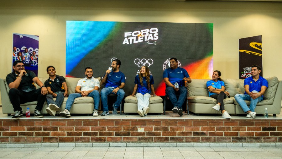 Los atletas salvadoreños que participaron en los Juegos Olímpicos compartieron su experiencias en el Foro de Atleta 2024