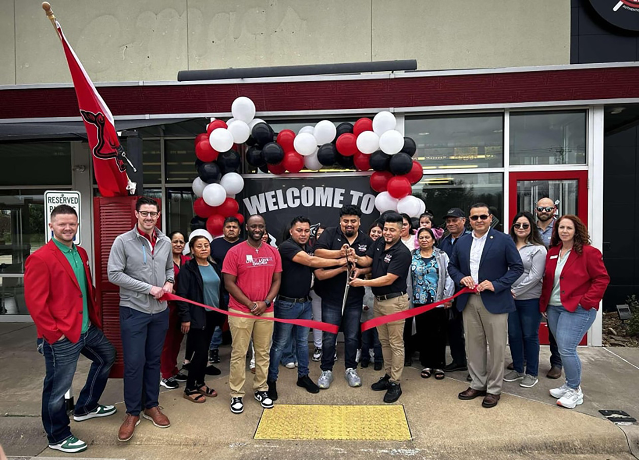 El salvadoreño inauguró su restaurante el 11 de noviembre.