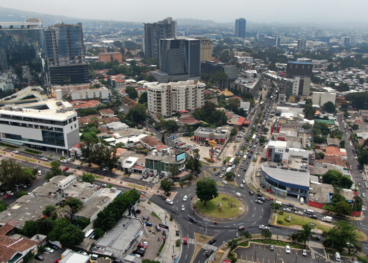 El FMI llega a acuerdo técnico con El Salvador para contribuir a un programa de $3,500 millones 