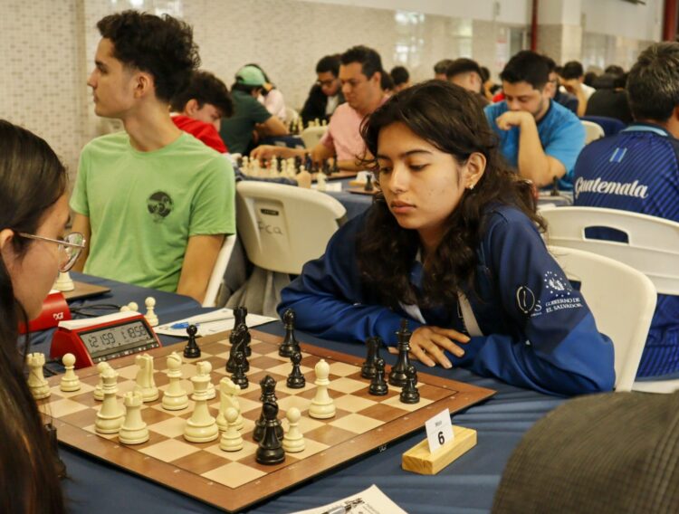 Angie García tuvo una buena actuación en el Torneo Metropolitano de Ajedrez. Fotos/FSA
