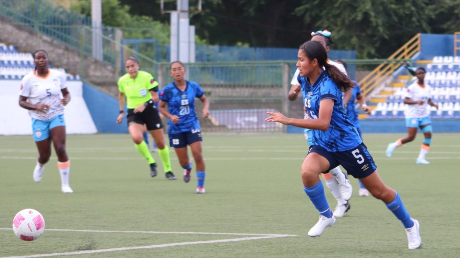 La Selecta Sub-17 femenina goleó 9-0 a Aguila. Pero el DT espera más