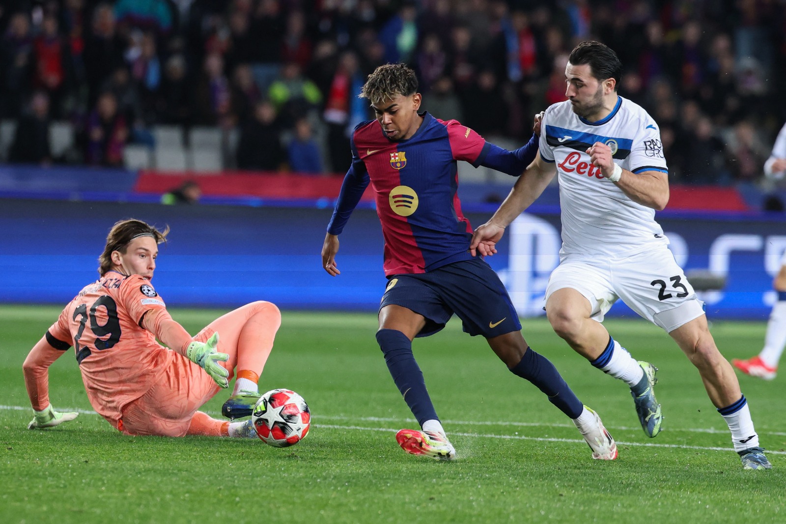 Barcelona empata con Atalanta y desaprovecha la ocasión de acabar líder