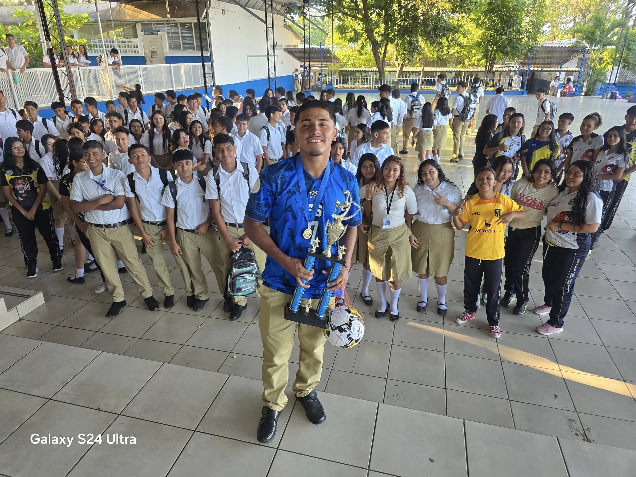 Kerin Torres, orgullo salvadoreño y del Instituto Nacional de Usulután