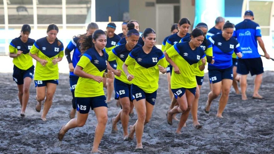 La Selección de fútbol playa afina detalles hacia el Beach Soccer El Salvador 2025