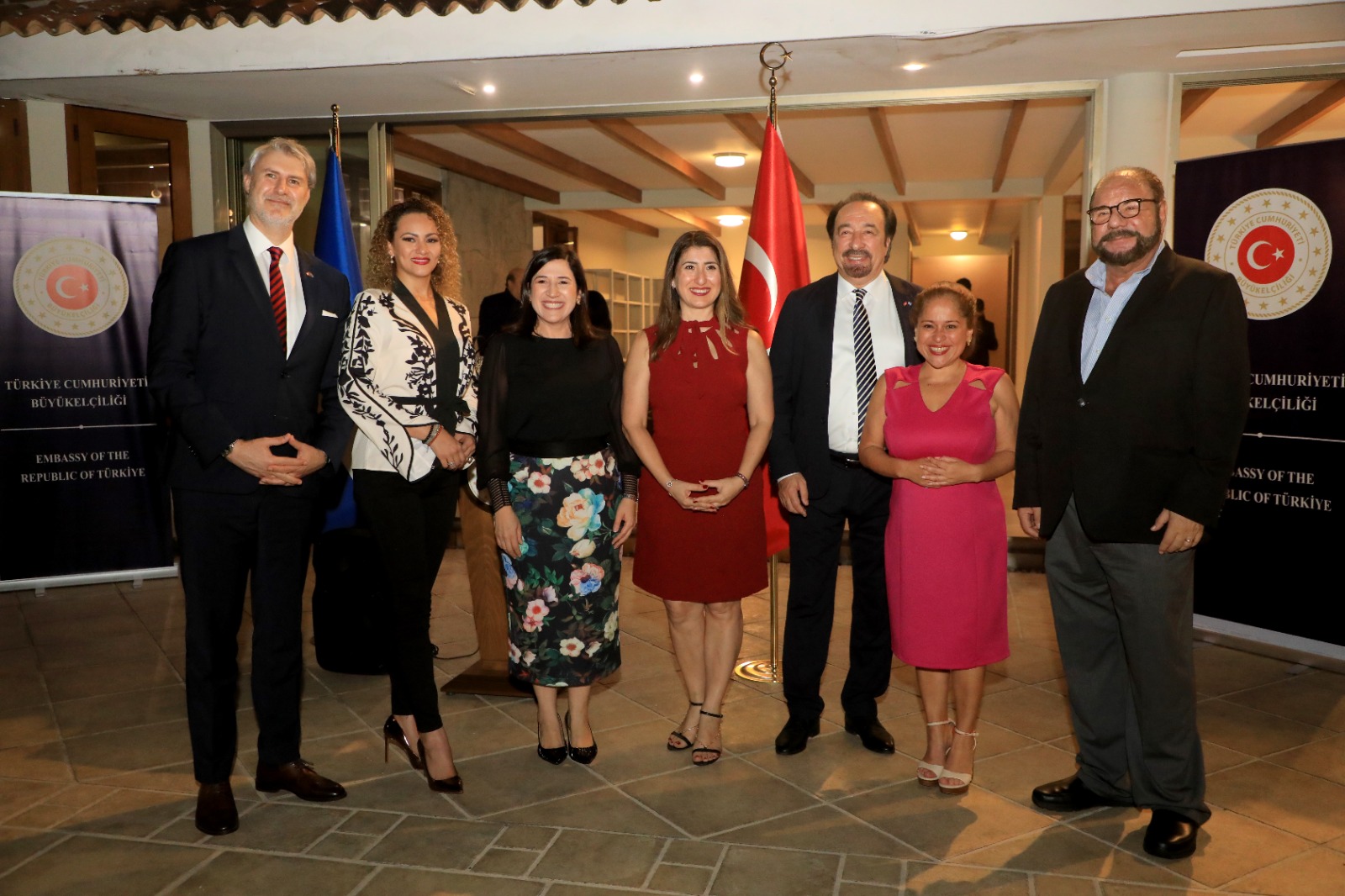 Empresarios de Türkiye acuerdan aumentar comercio con El Salvador