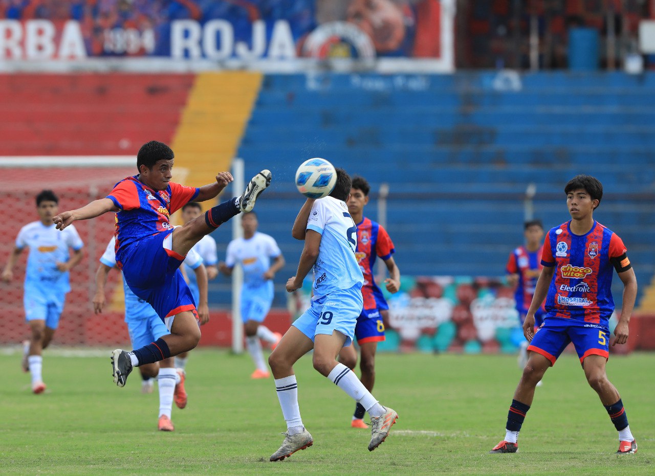 Santa Ana y San Salvador terminaron conformes con un punto