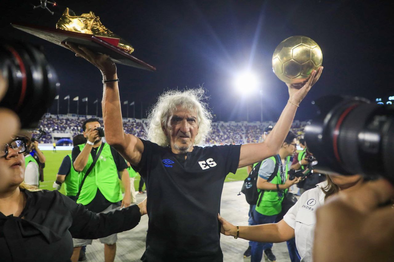 Una noche mágica para el más grande del fútbol salvadoreño en la historia