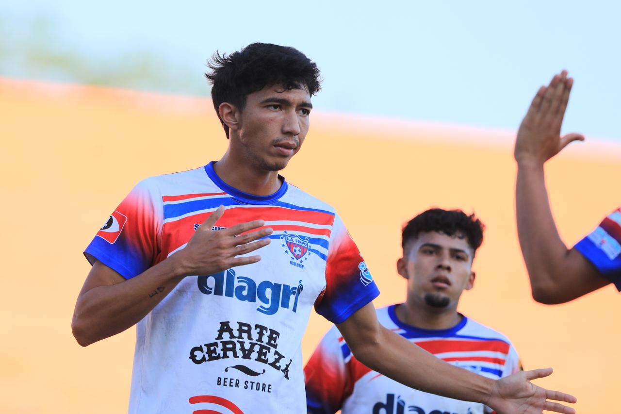 Firpo apedrea a Dragón y sigue como líder inalcanzable en el Clausura 2025