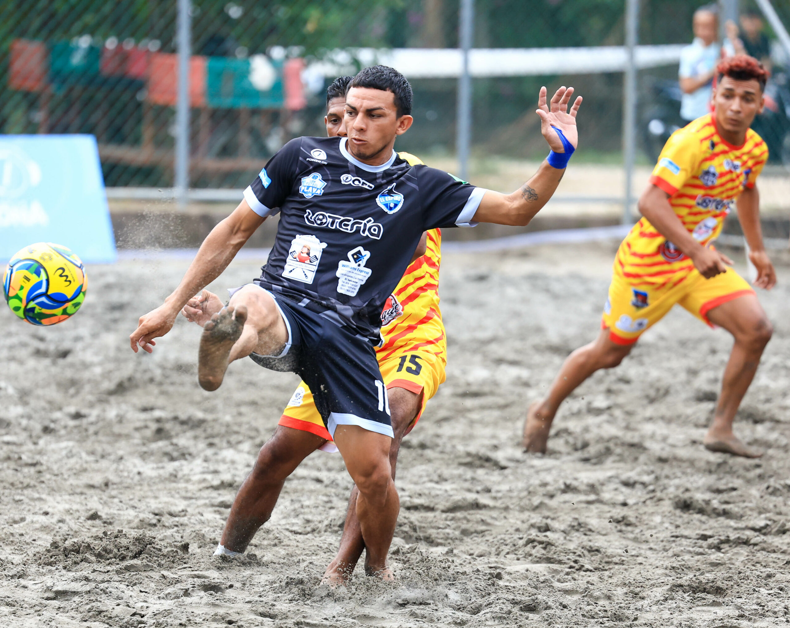 La segunda jornada masculina de la Liga de Fútbol Playa dejó 74 goles