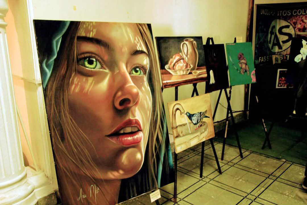 Exponen pinturas hechas por 25 mujeres en el centro cultural de Santa Ana