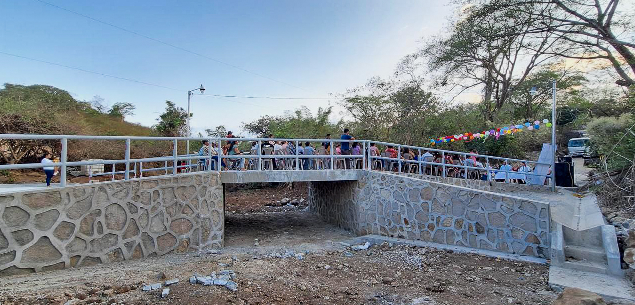 Inauguran un puente en el caserío Las Piletas, en el distrito de Apastepeque, San Vicente Norte