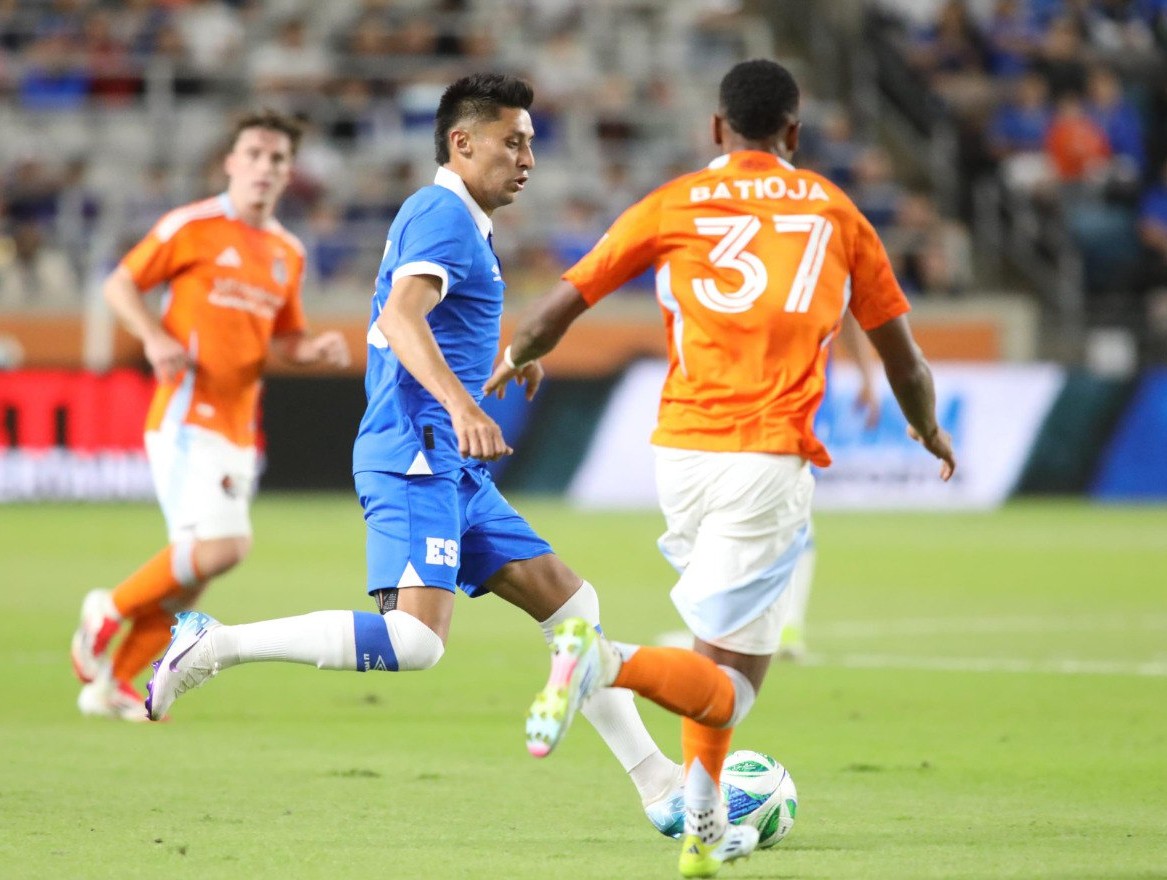 Bolillo Gómez debutó con la Selecta perdiendo ante Houston Dynamo