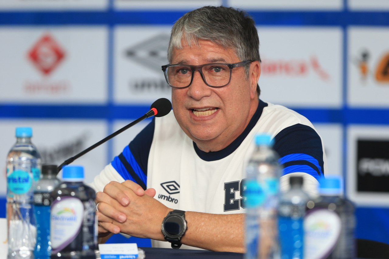 «Estamos en contacto con Álex Roldán por medio de un jugador de Panamá», Bolillo Gómez