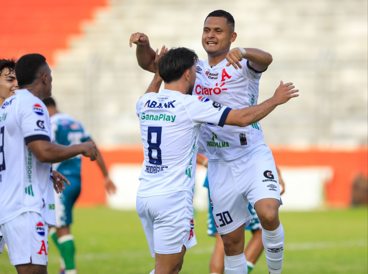 Alianza derrota a Dragón y se pone a la par de Firpo en el liderato del Clausura 2025