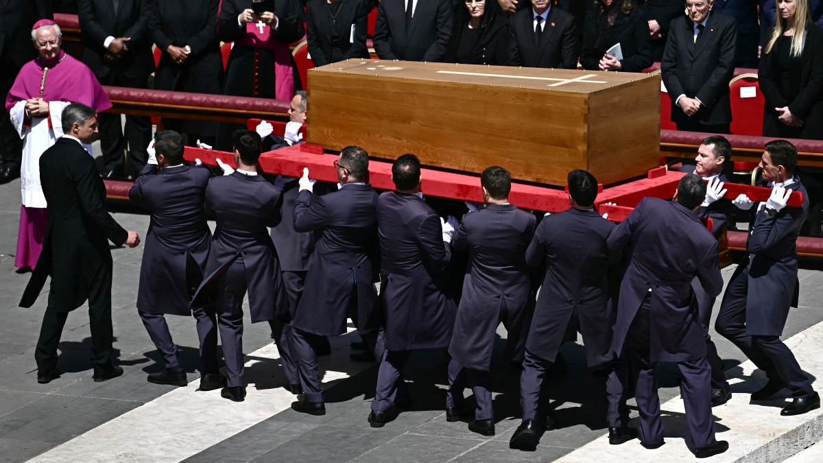 https://diarioelsalvador.media/2025/04/AFP__20250426__43KC9A2__v2__Preview__TopshotVaticanReligionPopeFuneral.jpg?w=640