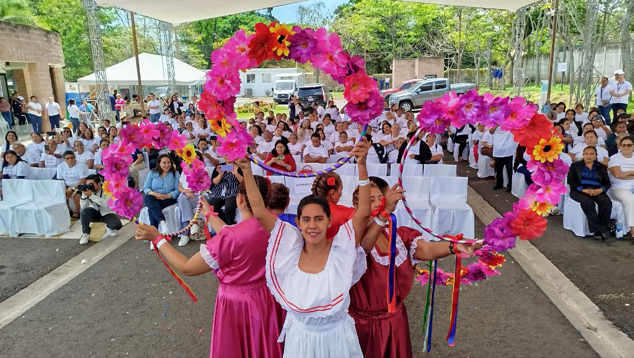 Promueven el empoderamiento y el desarrollo de las mujeres en Santa Ana