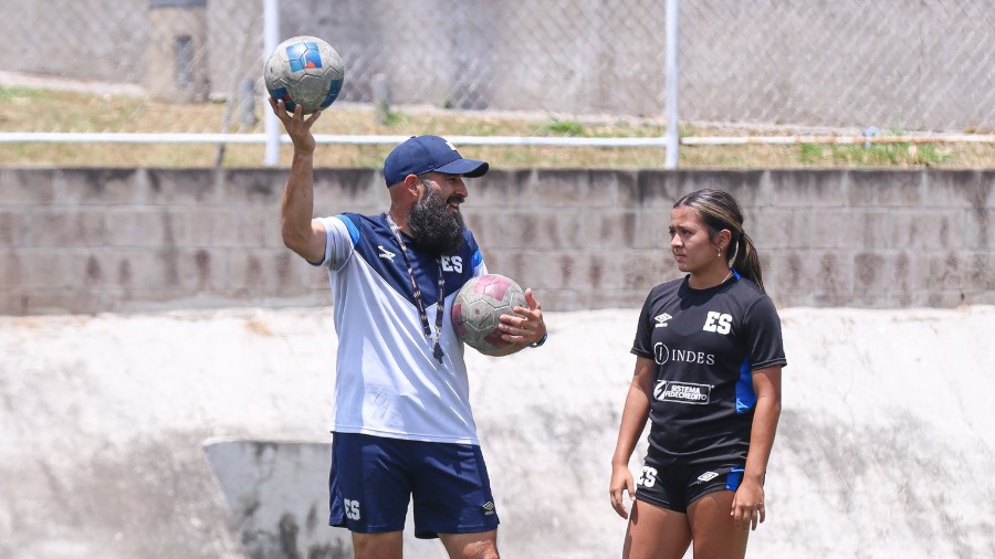Eric Acuña reaccionó a la polémica con una de las madres de las seleccionadas