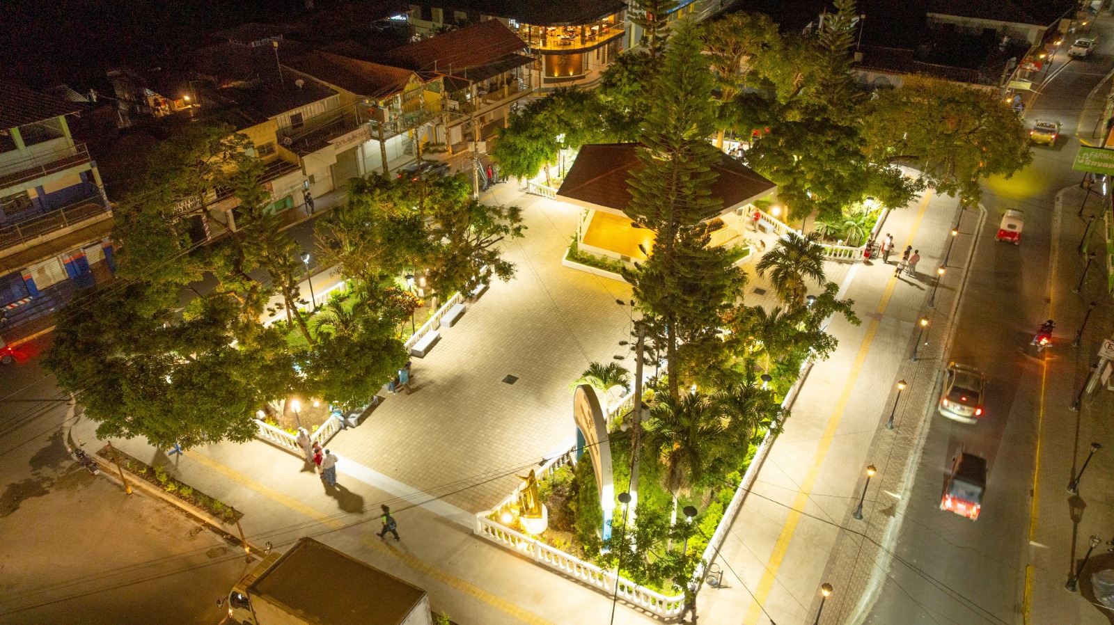 Obras Municipales remodela el parque y la parroquia de Ciudad Barrios, San Miguel