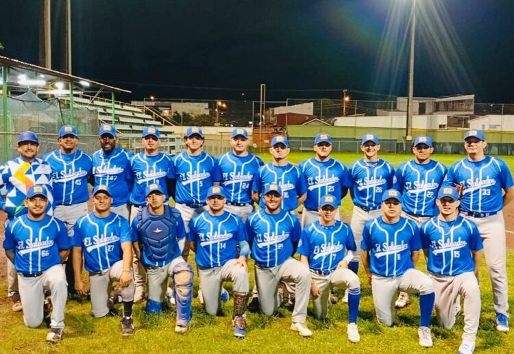 La novena salvadoreña impuso su jerarquía en territorio costarricense y e agenció la Copa Centenario 2025, al vencer en la final a Guatemala por 14-1. Foto/Cortesía