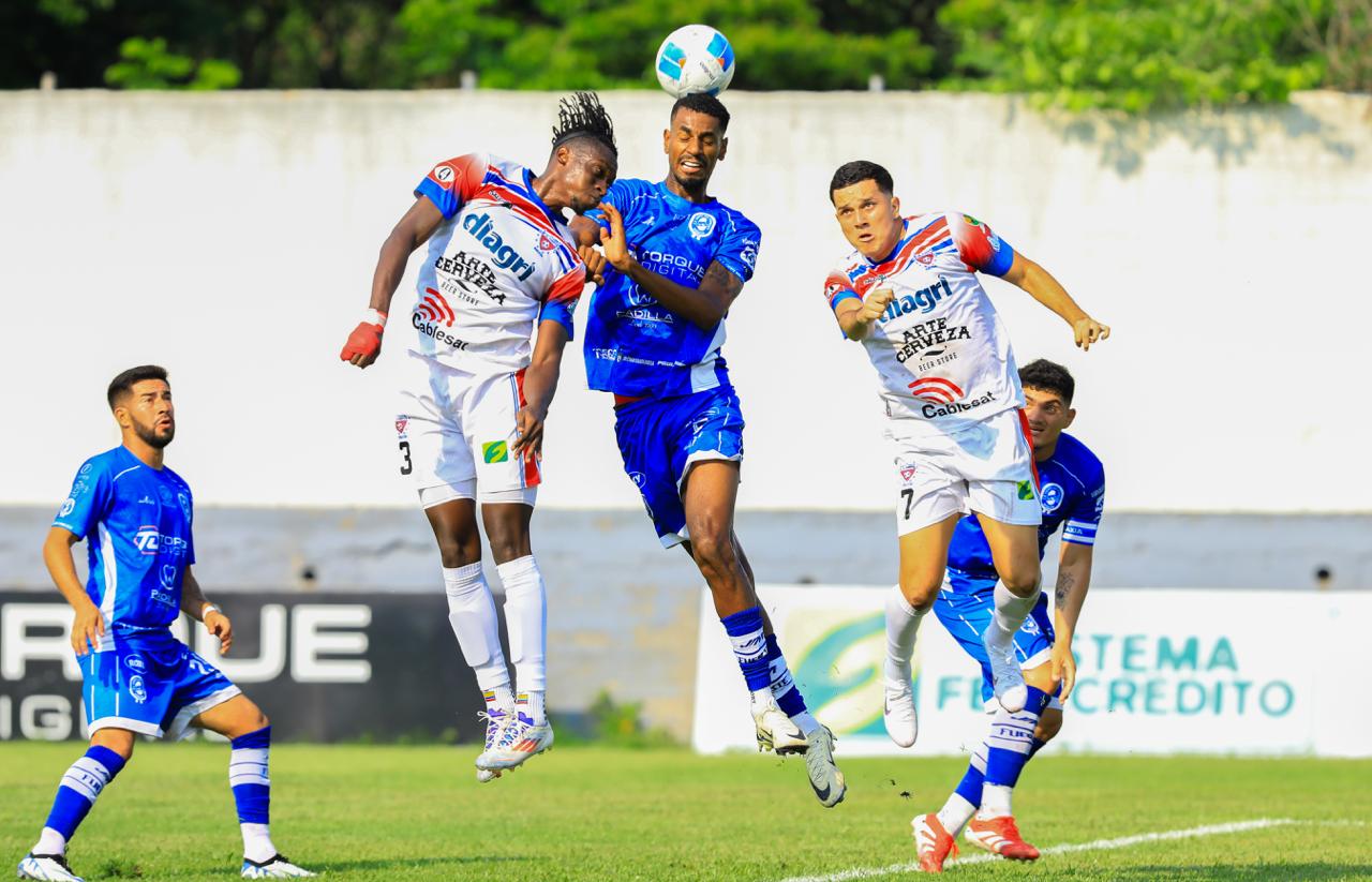 Fuerte San Francisco y Firpo terminaron asfixiados y sin gol en el Correcaminos