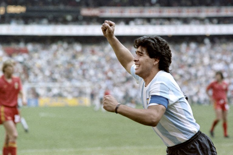Maradona tenía «conductas autolesivas» y no debía internarse en casa, dice médico