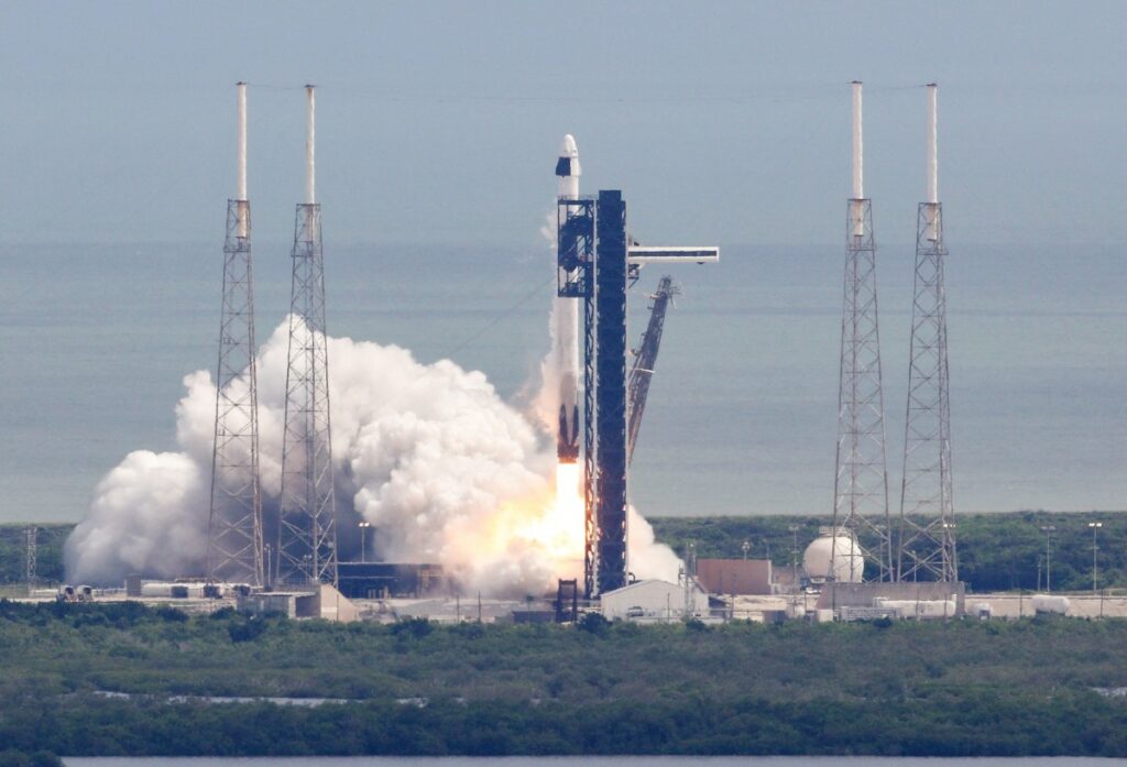 SpaceX lanza 28 satélites de internet Starlink al espacio