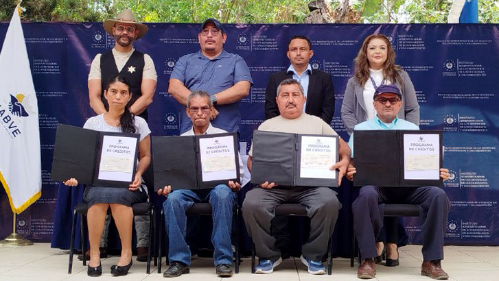 Entregan créditos a veteranos y excombatientes en la zona occidental