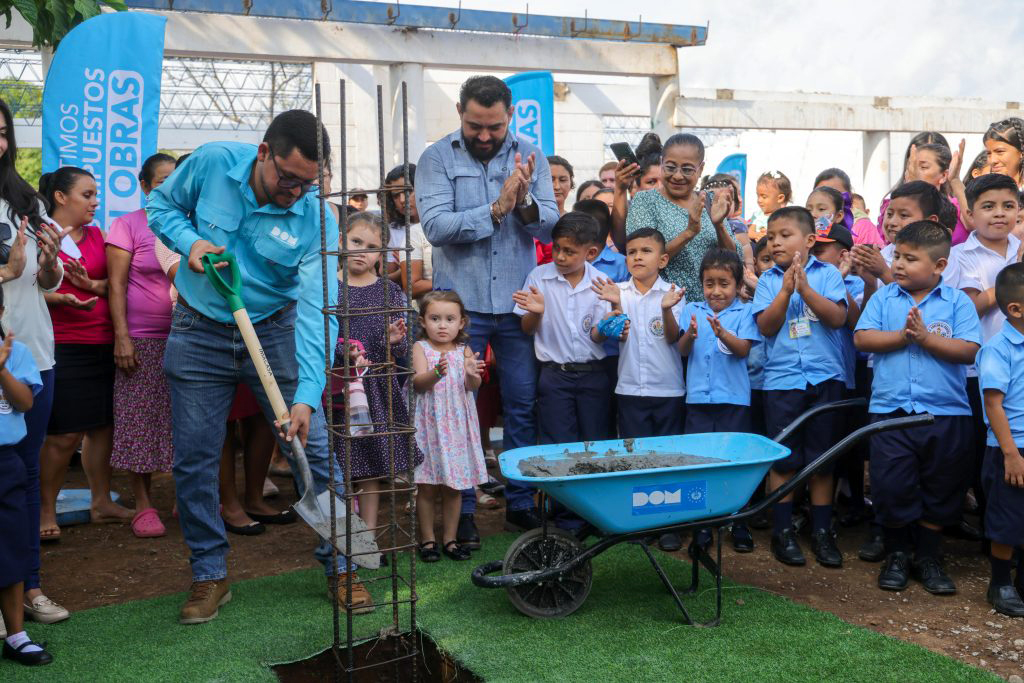 Inicia la reconstrucción de un centro escolar en San Pedro Puxtla, Ahuachapán