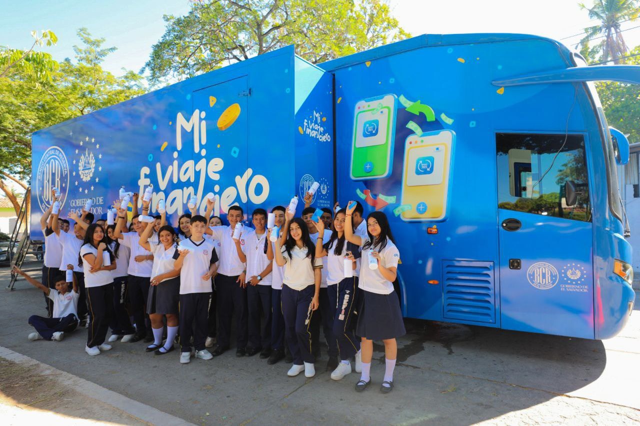 Mi Viaje Financiero ha beneficiado a 27,000 estudiantes en su primer año