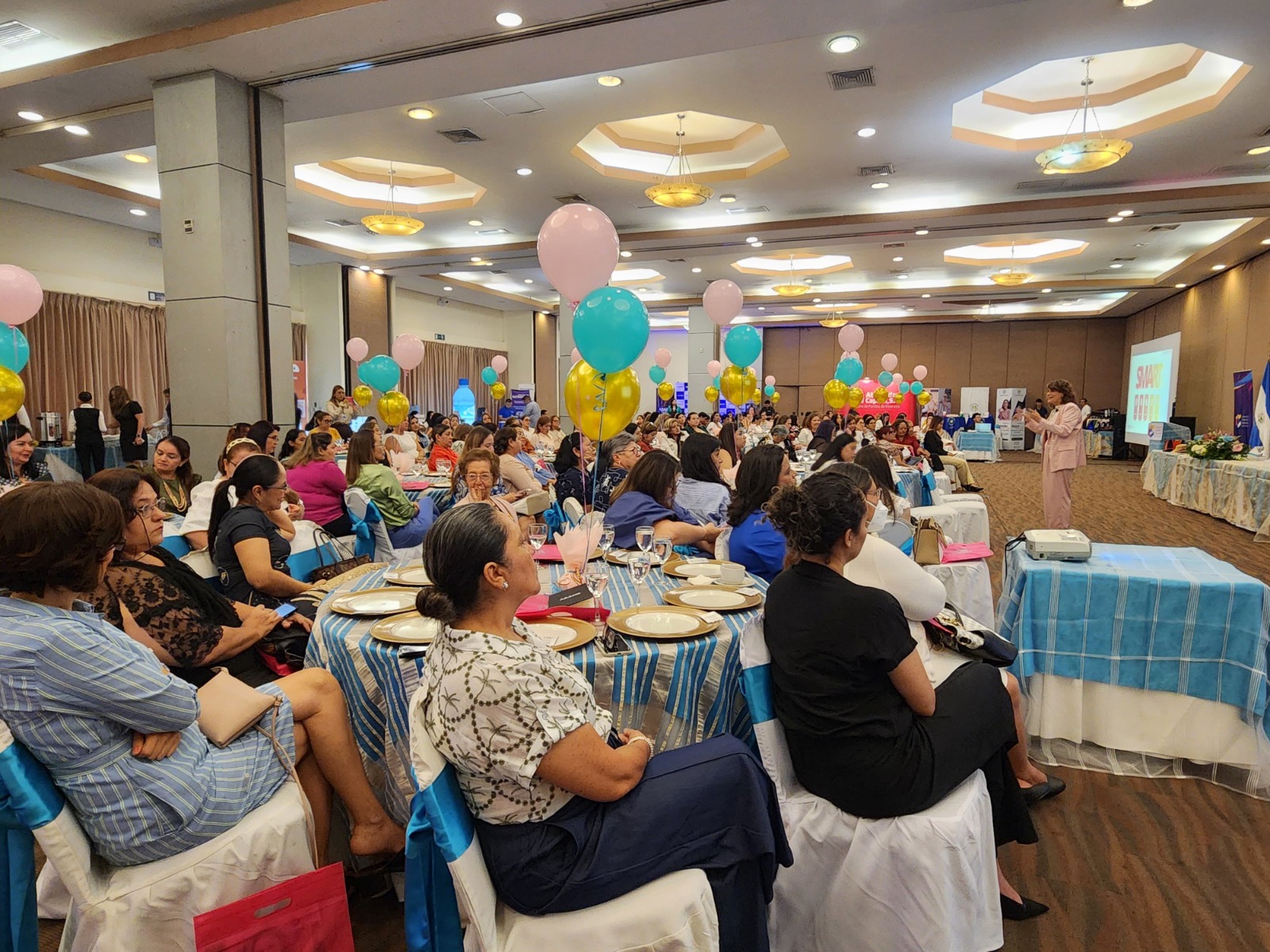 Desarrollan congreso para mujeres en la zona oriental