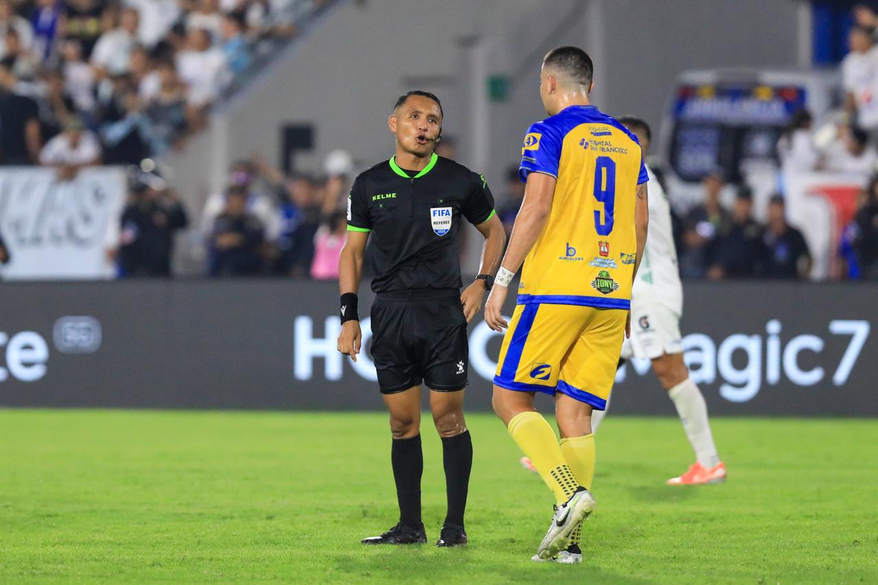 «La decisión es correcta de anular el gol… el problema es el procedimiento», Élmer Bonilla, exárbitro sobre la polémica en la final