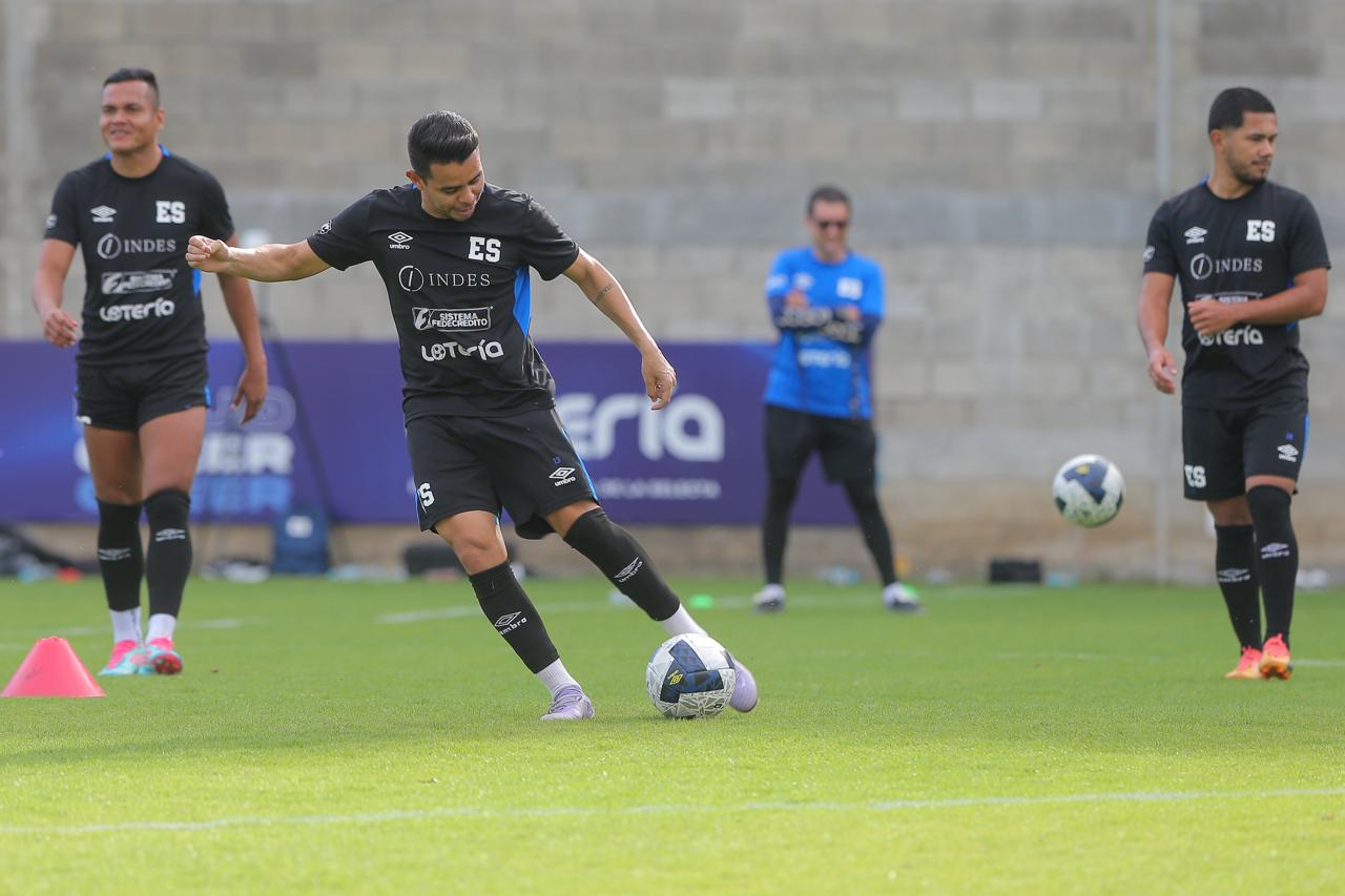 Brandon Ramírez viaja con la Selecta a Anguila y Darwin Cerén no entró en la convocatoria