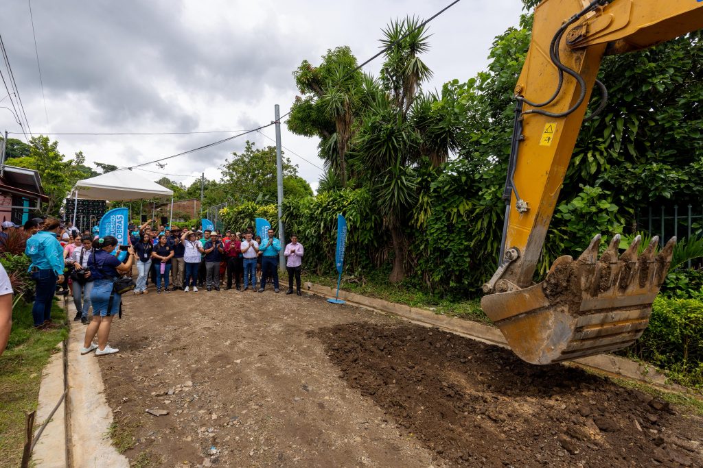 La DOM pavimentará una zona rural en San Sebastián Salitrillo, Santa Ana Oeste