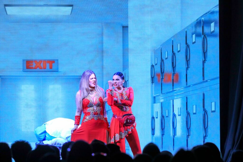 Lorna Cepeda y Natalia Ramírez cautivaron con su comedia en «Muertas de ...