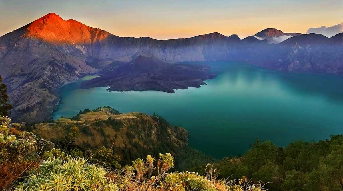 Hallada muerta una brasileña que cayó por un barranco de un volcán de Indonesia
