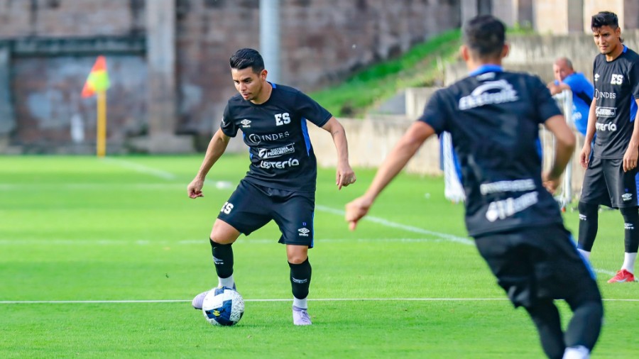 Larín habló de la cancha de Anguila