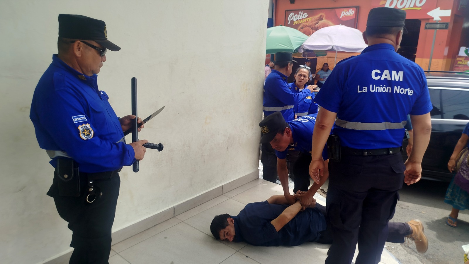Ciudadanos y elementos del CAM retienen a ladrón en Santa Rosa de Lima, La Unión