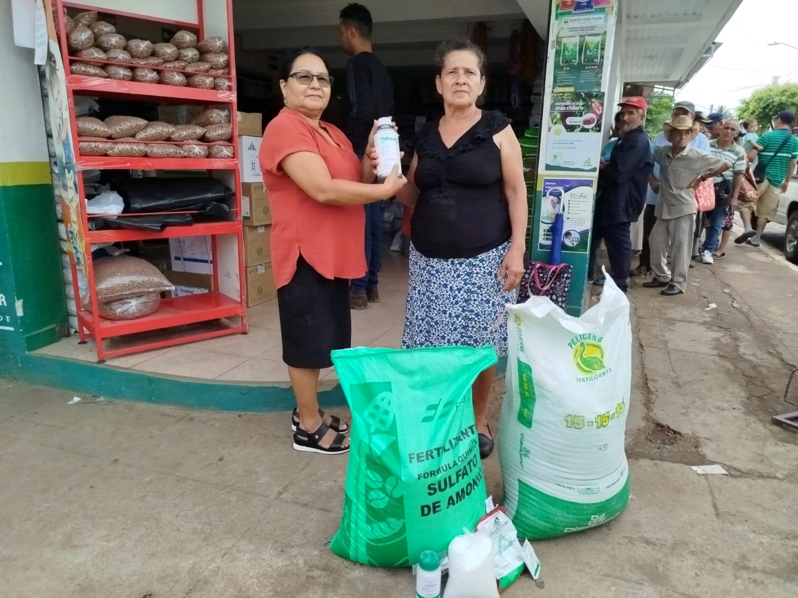 Agricultores canjean sus bonos en Ahuachapán