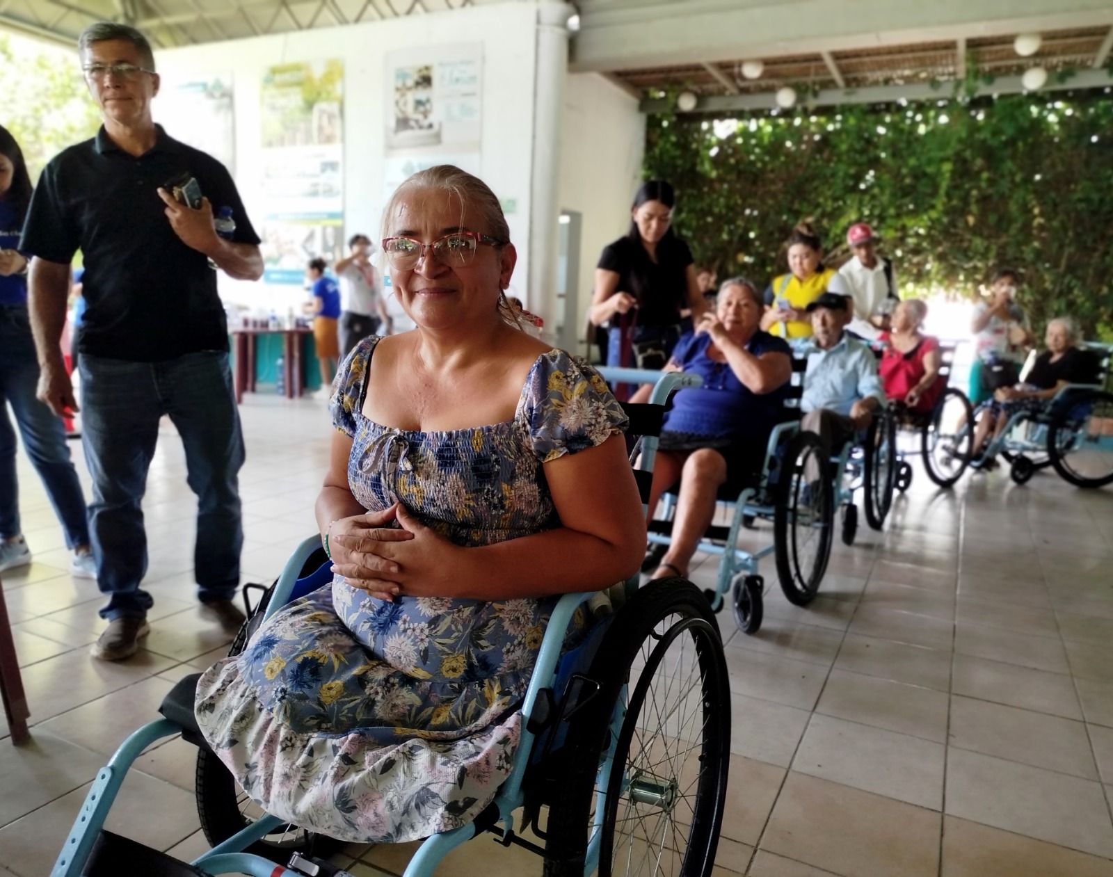 El Gobierno entrega sillas de ruedas en San Vicente
